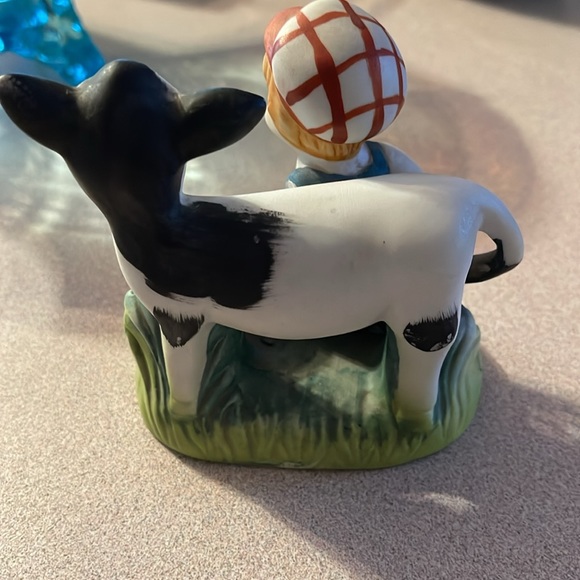 Little boy with cow figurine - Picture 3 of 5